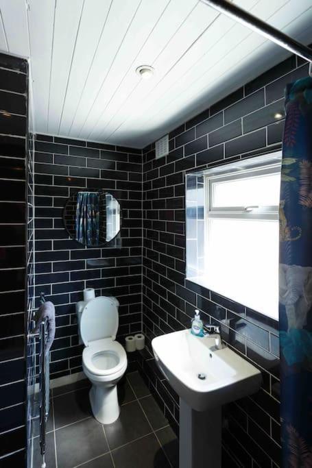 Chester/Handbridge Sleeps 9 + Netflix Hough Green Dış mekan fotoğraf
