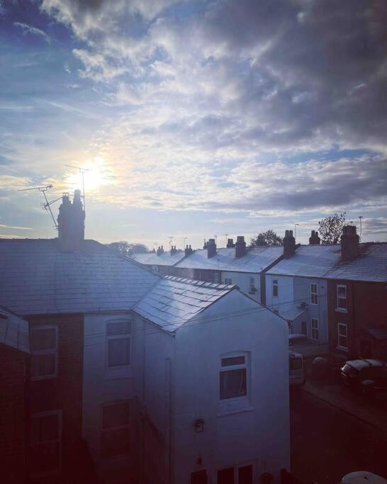 Chester/Handbridge Sleeps 9 + Netflix Hough Green Dış mekan fotoğraf